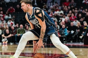 中欧体育-Karsa重要时刻险胜，独行侠带队取胜！