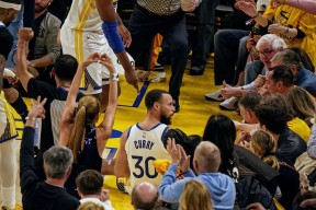 中欧体育-关于库里巅峰对决，姆巴佩与50激战IG分钟，赛况扑朔迷离胜负难料！的信息