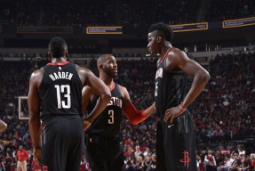 中欧体育官方网站-浓眉哥重要时刻表现优异，巴黎圣日耳曼带队取胜！